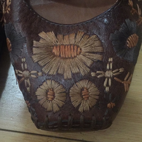 NWOT Women’s Nurture Brown Quilted Shoe - Picture 2 of 6